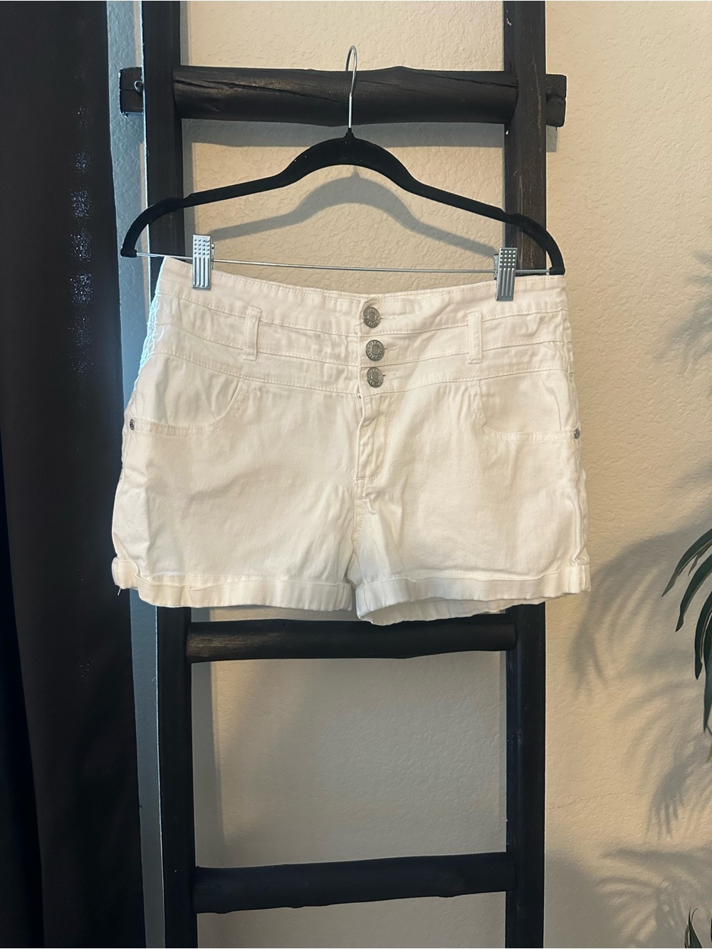 Celebrity Pink White High-Rise Button-Front Jean Shorts